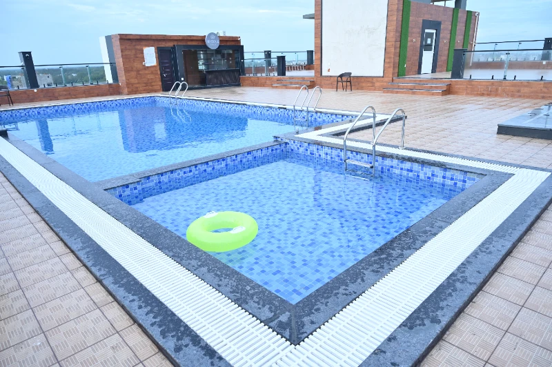 pool-8